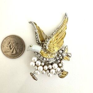 Vintage Coro Bird Brooch 1950s EUC faux pearls crystals